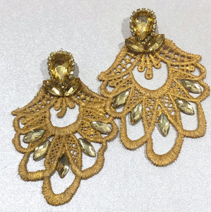 The Ceciel Granada Earrings create an eye-catching look.  Looks great wether you dress it up or just wear it with a simple t-shirt. Earrings made with ​​the intricate soutache technique embroidery. They will come in a gift box.  Handmade with so much love and care using high quality materials. Unique piece. Swarovski crystals and silk tussel. Back is 14K Gold to avoid allergies. Lightweight