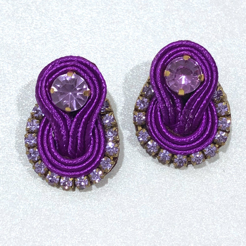 The Ceciel Rose Earrings create an eye-catching look.  Looks great wether you dress it up or just wear it with a simple t-shirt. Earrings made with ​​the intricate soutache technique embroidery. They will come in a gift box.  Handmade with so much love and care using high quality materials. Unique piece. Swarovski crystals and silk tussel. Back is 14K Gold to avoid allergies. Lightweight